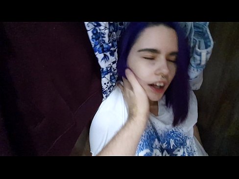 ❤️ מצאתי את אחותי בארון ועזרה לה לגמור סרטון סקס אצלנו ❤
