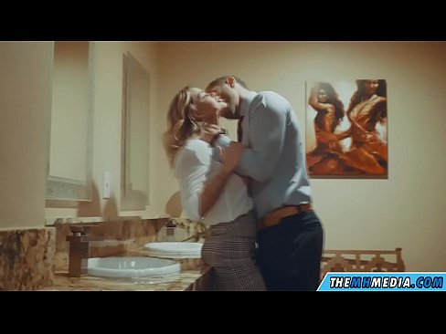 ❤️ כשבלונדינית חזה מפתה אותך בשירותים ציבוריים סרטון סקס אצלנו ❤